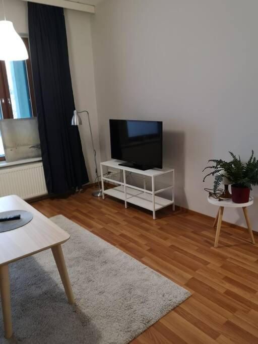 Kotimaailma - Kotoisa Saunallinen Kolmio Tikkurilan Palveluiden Aeaerellae Vantaa Exterior foto